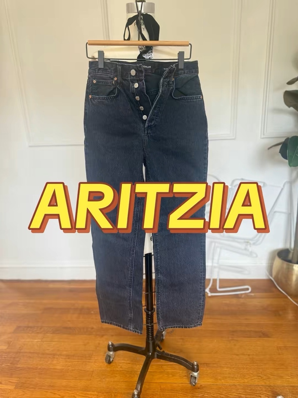 Aritzia Women's Straight Leg Jeans - Black Wash